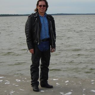 Profile Picture of Robert James Embury (@rjembury) on Facebook