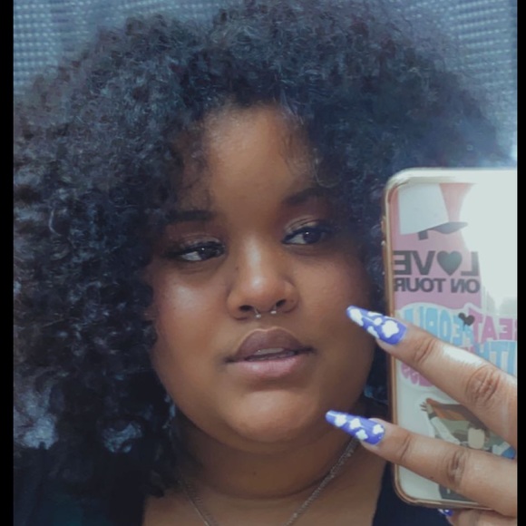 Profile Picture of Chiarra Mcgillicuddy (@chiarram) on Poshmark