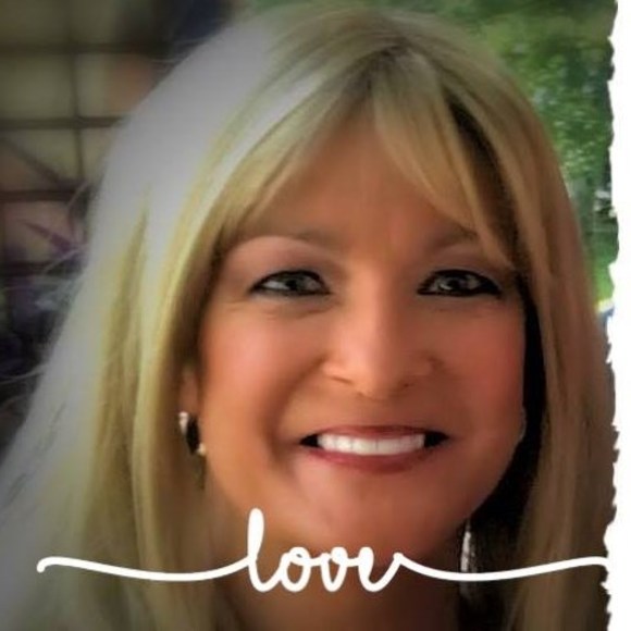 Profile Picture of Sheila Eiermann (@sheilaeiermann) on Poshmark