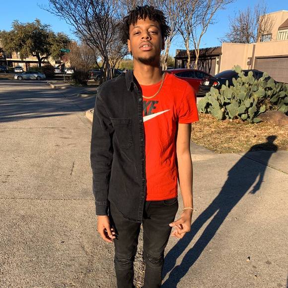 Profile Picture of Lawrence Walls (@10k_lawrence) on Poshmark