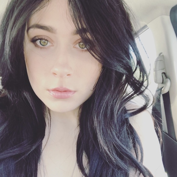 Profile Picture of Sarina Anaya (@_moon_princess_) on Poshmark