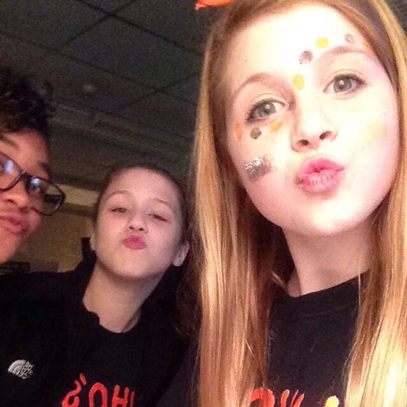 Profile Picture of Paisley Peardon (@paisleydrew) on Poshmark