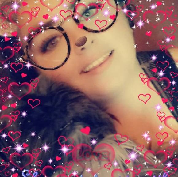 Profile Picture of Destanie Trauterman (@destaniet2018) on Poshmark