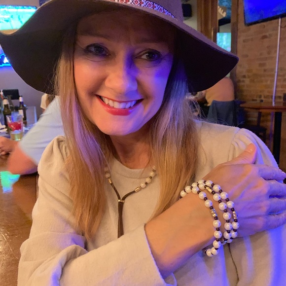 Profile Picture of Kathy Lukey (@kathylukey) on Poshmark