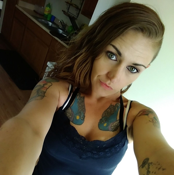 Profile Picture of Cassandra Hensley (@cassie3030) on Poshmark