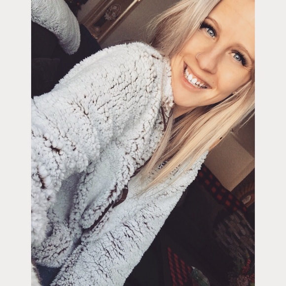 Profile Picture of Jennifer Rozokat (@butterfly4jenn) on Poshmark