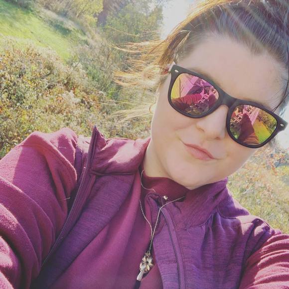 Profile Picture of Joannie Matticks (@joannie9090) on Poshmark