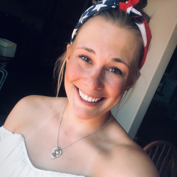 Profile Picture of Mckenna Coveney (@mecoveney) on Poshmark