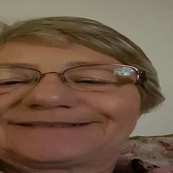 Profile Picture of Donna Seigler (@sweetmama52) on Poshmark