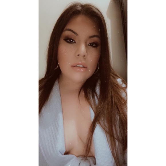 Profile Picture of Stephanie Lorenzo (@stephnxl203) on Poshmark