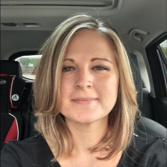 Profile Picture of Sarah Marski (@sarahgmarski) on Poshmark