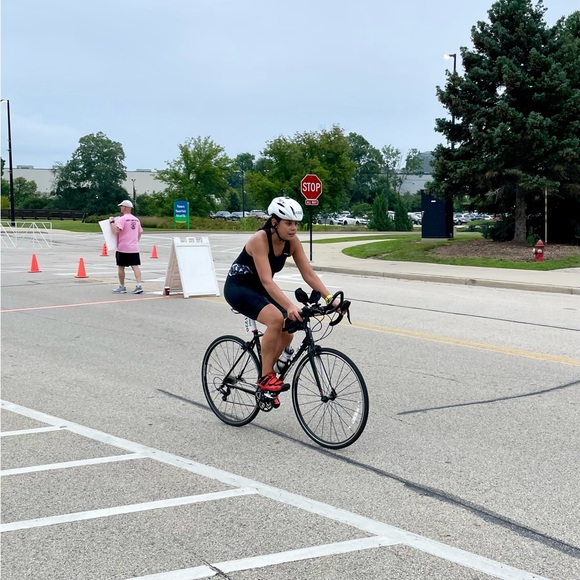 Profile Picture of Daniela Figueroa- nieves (@nieves404) on Poshmark