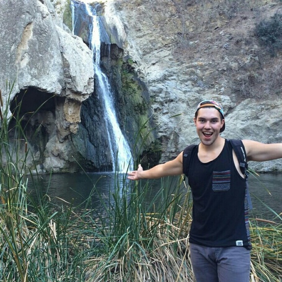 Thomas Shodin - Poshmark Profile Picture of Thomas Shodin (@thomasshodin) on Poshmark