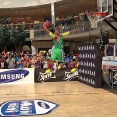 Profile Picture of Adrian Dre Curtis (@dre_curtis) on Twitter