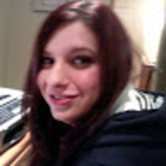 Profile Picture of Kelsey Mierau (@kelseymierau) on Poshmark