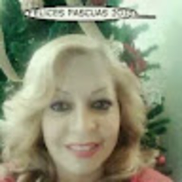 Profile Picture of Moraimacoss Reyes (@moraimacossr) on Poshmark