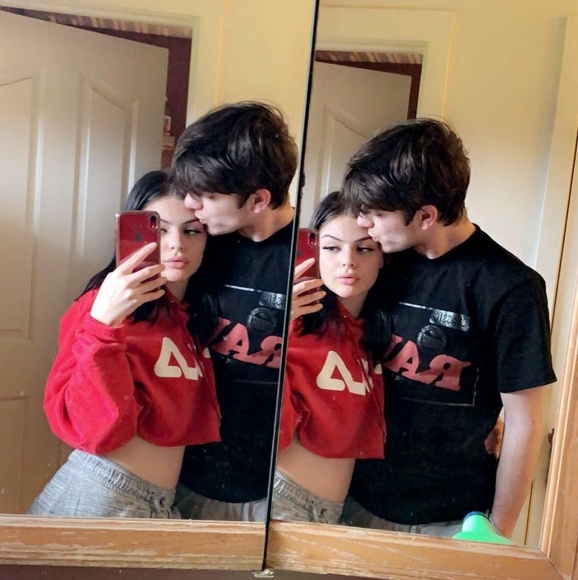 Profile Picture of Juliiana Bicknell (@julianabicknel) on Poshmark