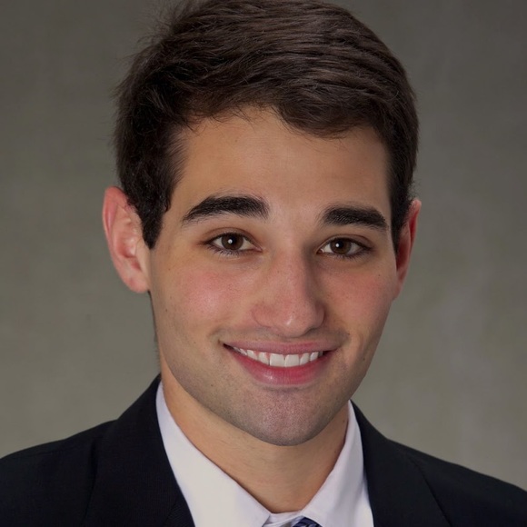 Profile Picture of Daniel Dumas (@daniel_dumas) on Poshmark