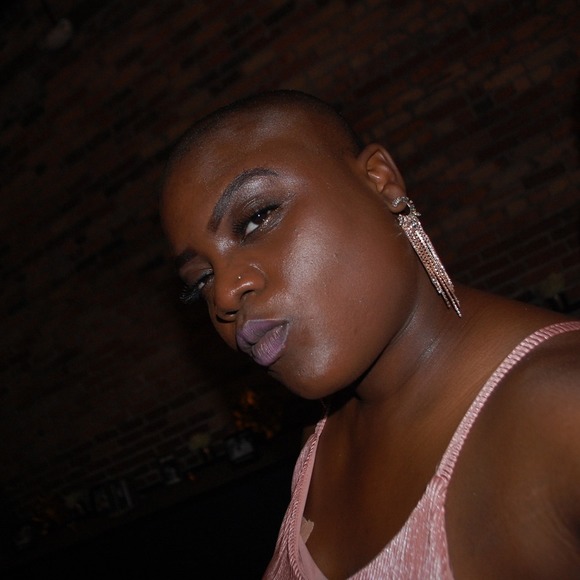 Profile Picture of Shaneka Adesioye (@shanekaa) on Poshmark