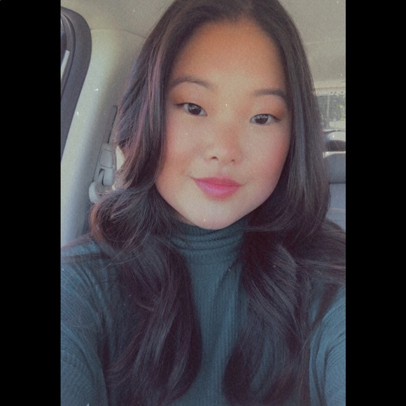 Profile Picture of Rebecca Ryman (@13ecca_) on Poshmark