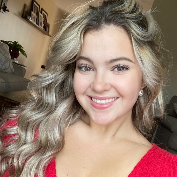 Profile Picture of Haley Kerr (@haley_kerr_) on Poshmark