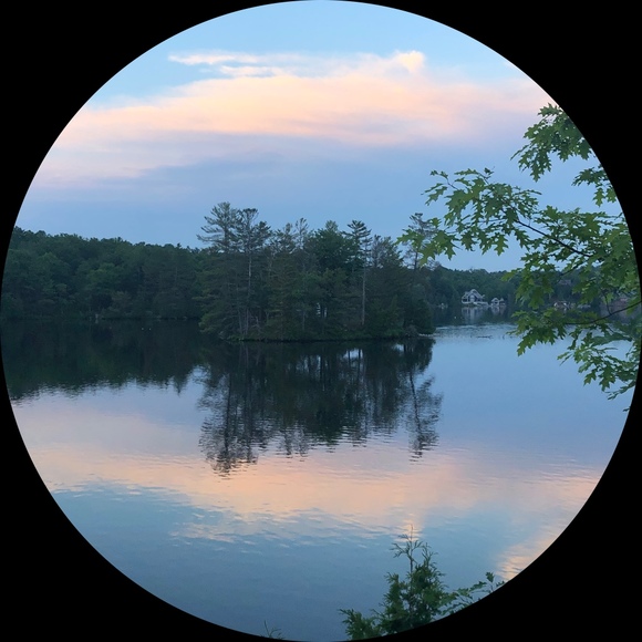 Profile Picture of Julia Neven (@julianeven) on Poshmark