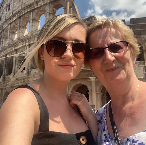 Profile Picture of Danielle Aylward (@danielleaylward) on Poshmark