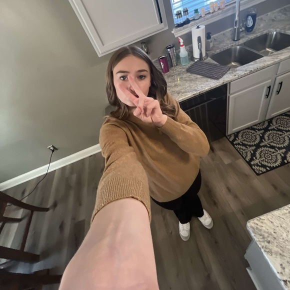 Profile Picture of Hailey Loeffelman (@hloeffelman) on Poshmark