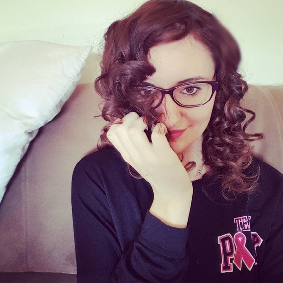 Profile Picture of Sarah Layson (@sarahbear1912) on Poshmark