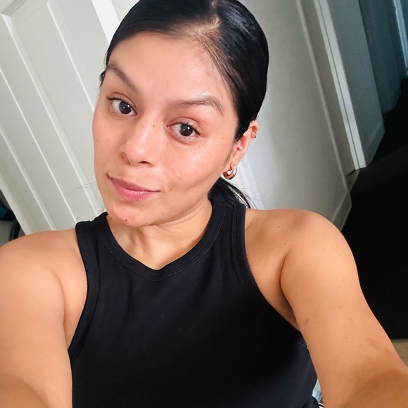 Profile Picture of Josefina Luis (@jlety87) on Poshmark