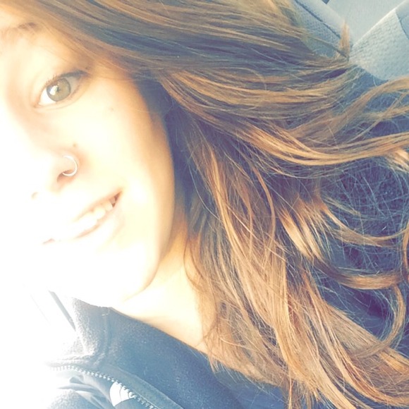 Profile Picture of Kelsi Clark (@kelsileigh98) on Poshmark