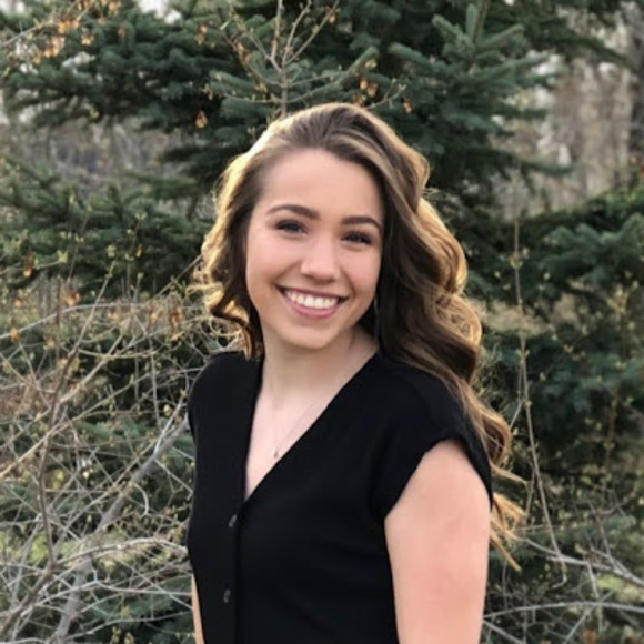 Profile Picture of Taylor Pawluk (@taylor_pawluk) on Poshmark