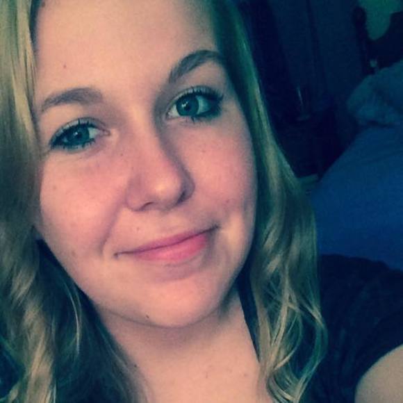 Profile Picture of Savannah Loveless (@savannahnlove) on Poshmark