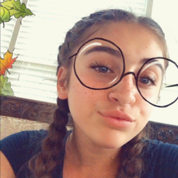 Aida Eminova - Poshmark Profile Picture of Aida Eminova (@aidaeminova) on Poshmark