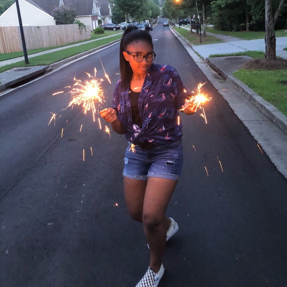 Profile Picture of Alyssa Nimmer (@alyssa0704_) on Poshmark