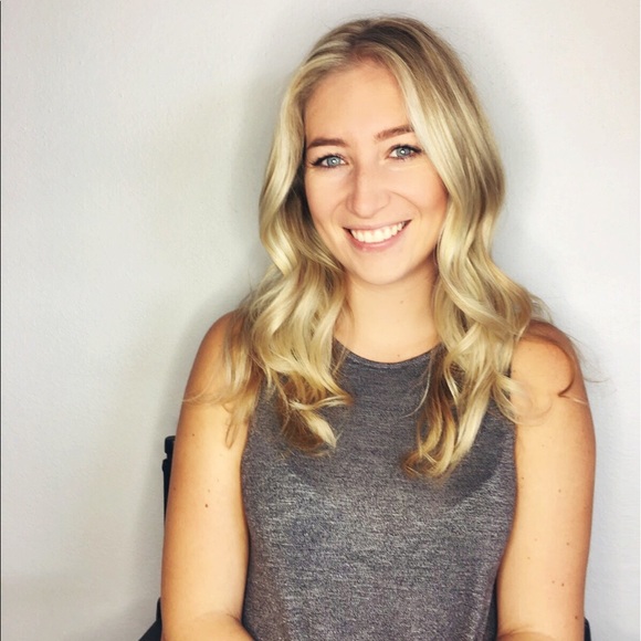 Profile Picture of Laura Hartzheim (@rauraheartsmine) on Poshmark