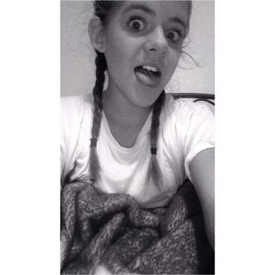 Profile Picture of Emily Null (@itssemilyv) on Twitter