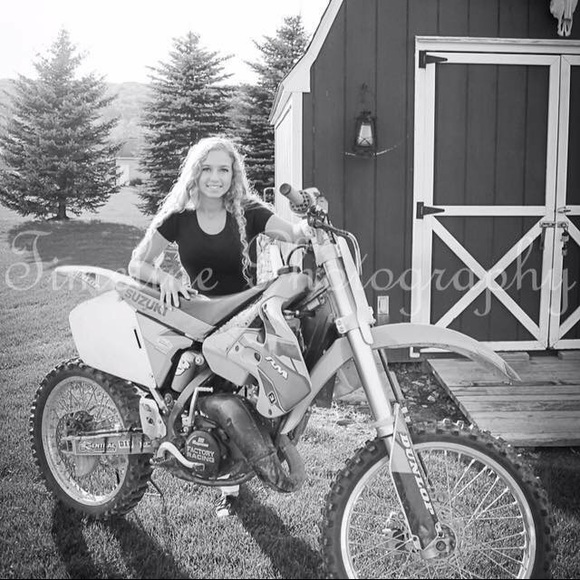 Profile Picture of Jessica Heary (@jessicaheary) on Poshmark