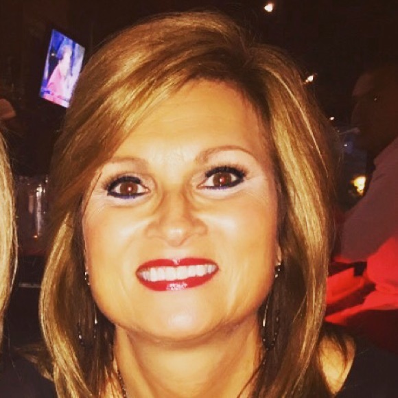 Profile Picture of Janice Samuels (@janicesamuels) on Poshmark