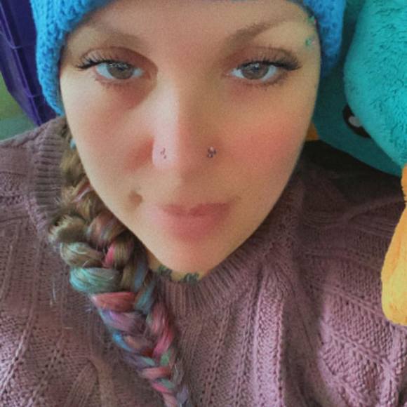Profile Picture of Marci Helsdon (@poohbear_420_69) on Poshmark