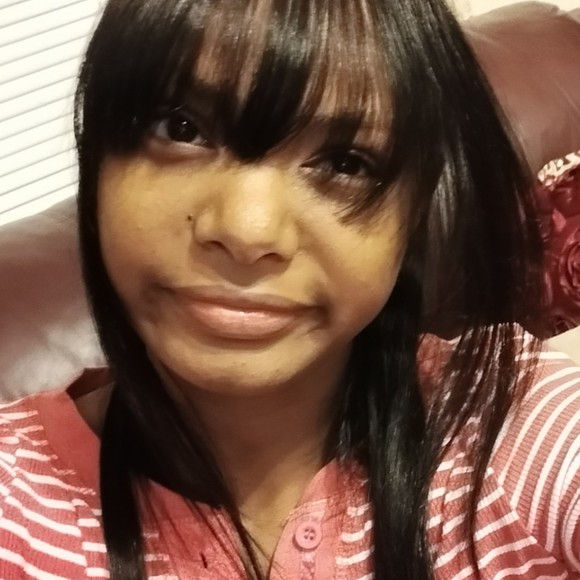 Profile Picture of Trinity Sullivan (@trinibee006) on Poshmark