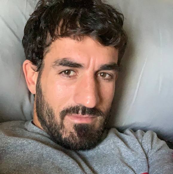 Profile Picture of Hozan Hozan (@hozanhozan) on Poshmark
