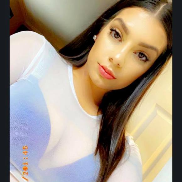 Profile Picture of Rayy Rayy (@rayy_r) on Poshmark