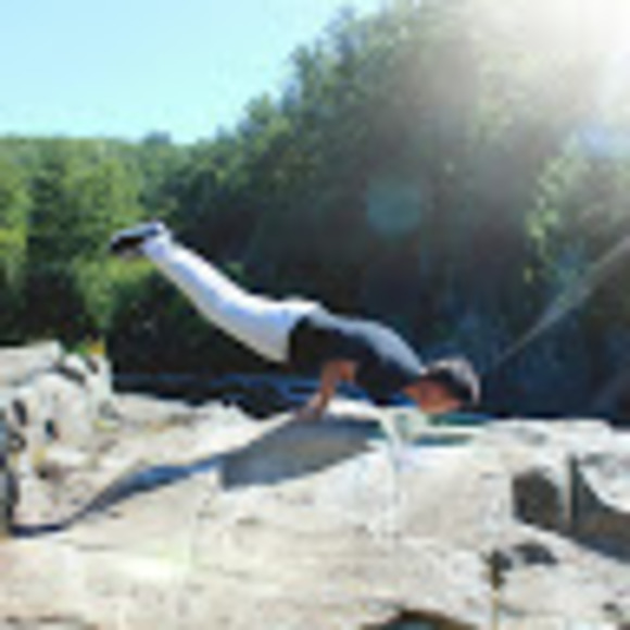 Profile Picture of Hien Huynh (@hiensher) on Poshmark