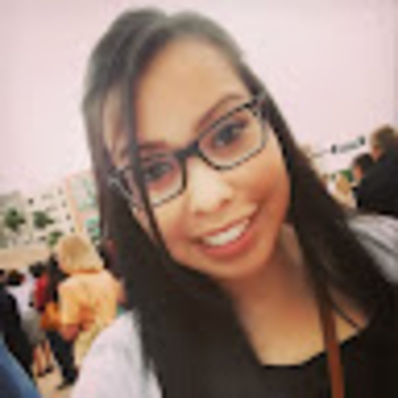 Profile Picture of Tina Khambounheuang (@tkham) on Poshmark