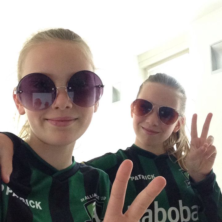 Profile Picture of Gloria & Feline💖 (@best_._sisters) on Tiktok