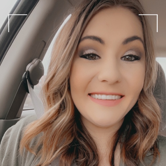 Profile Picture of Kimberlynn Alwardt (@k_alwardt) on Poshmark