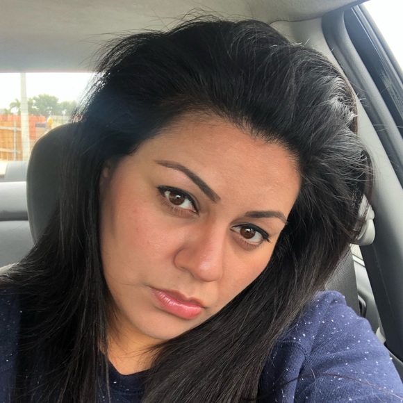 Profile Picture of Chrystal Gonzalez (@chrystalgg86) on Poshmark