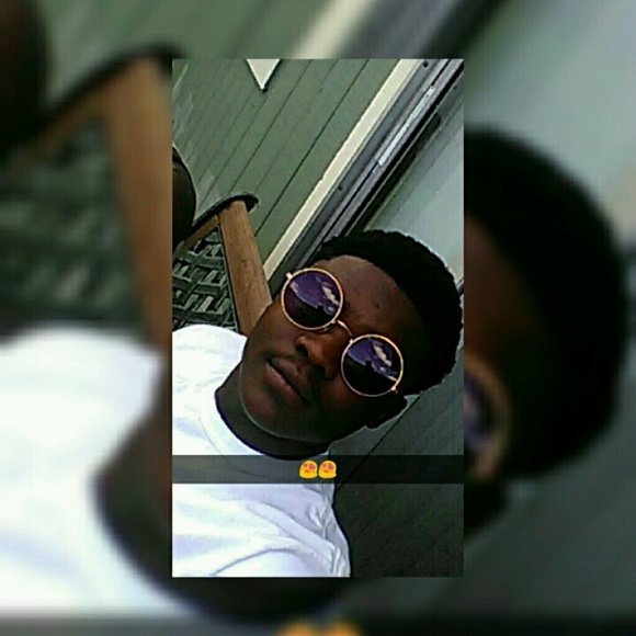 Profile Picture of Evan Pierre (@evanpierre111) on Poshmark