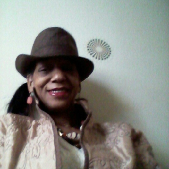 Profile Picture of Dorothy Estes (@patriciaestes) on Poshmark